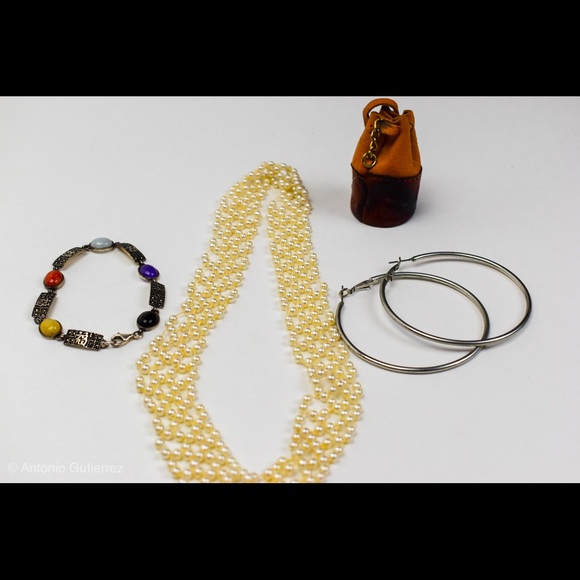 We are selling a three-piece set - Picture 1 of 6